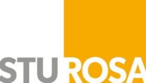 STU-ROSA-LOGO-hvid-orange-på-grå-baggr